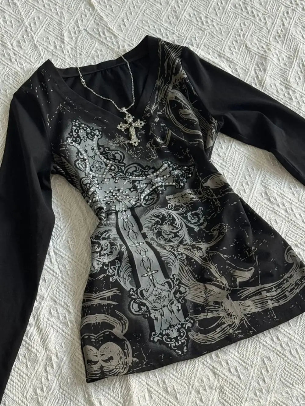 Women s Y2K Gothic Black Printed V neck Long Sleeve Tight Waist T shirt American Retro Autumn New Fashion Slim Fit Top